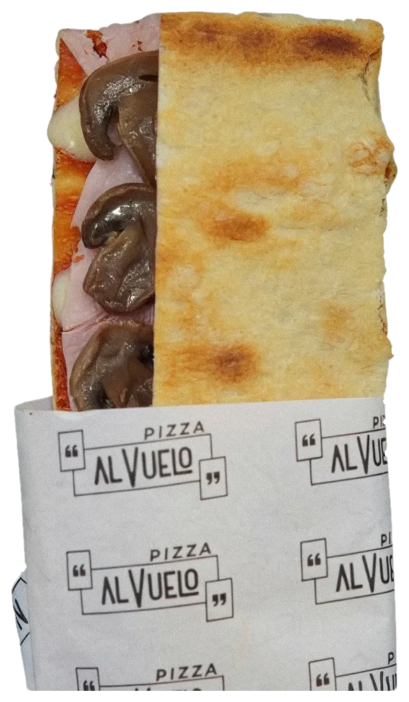 Pizzetta Prosciutto cotto & Funghi doblada en su papel, con el jamón cocido y los champiñones a la vista.